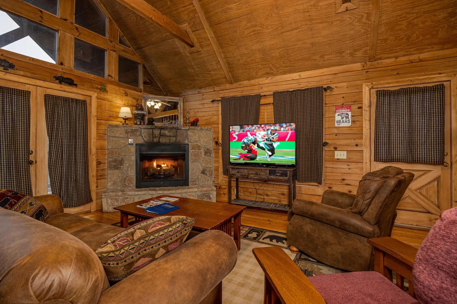 Property image, Exterior, of Lincoln Logs #2912