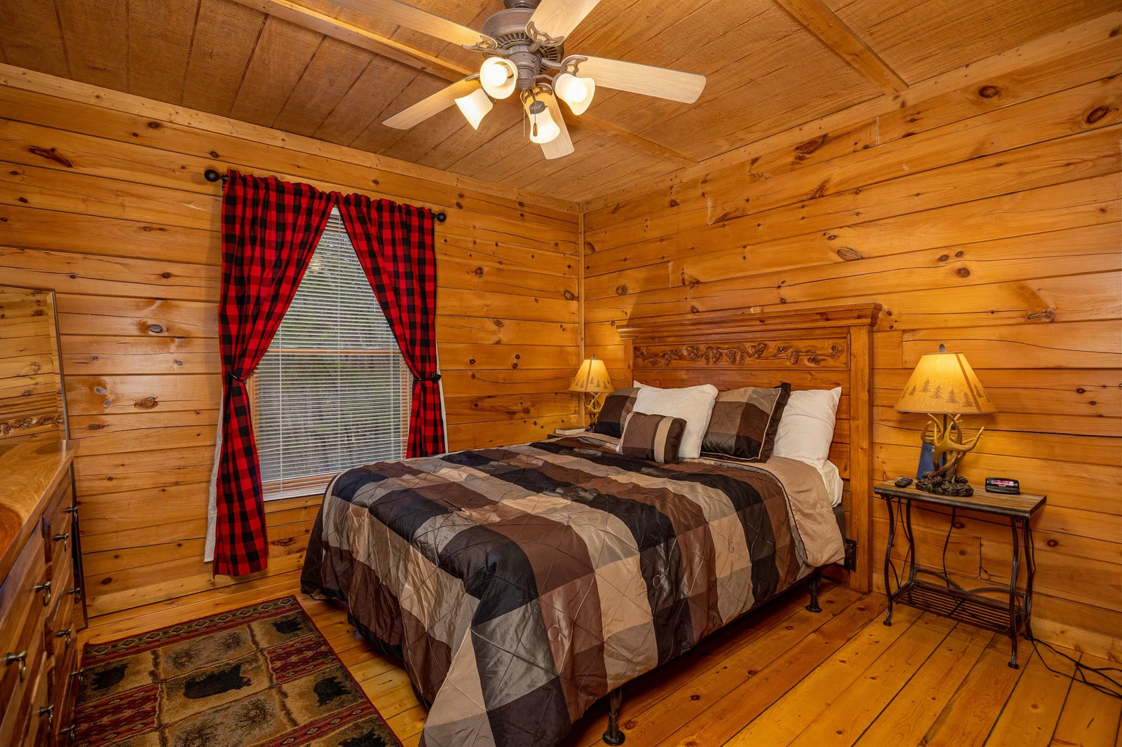 Property image, Exterior, of Lincoln Logs #2912
