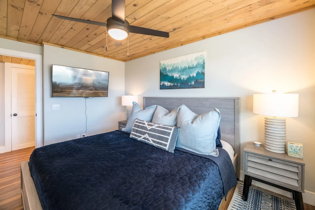 First bedroom on the main level w/ Smart TV
