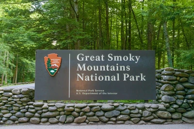 a Gatlinburg cabin with indoor pool is close to Great Smoky Mountains National Park